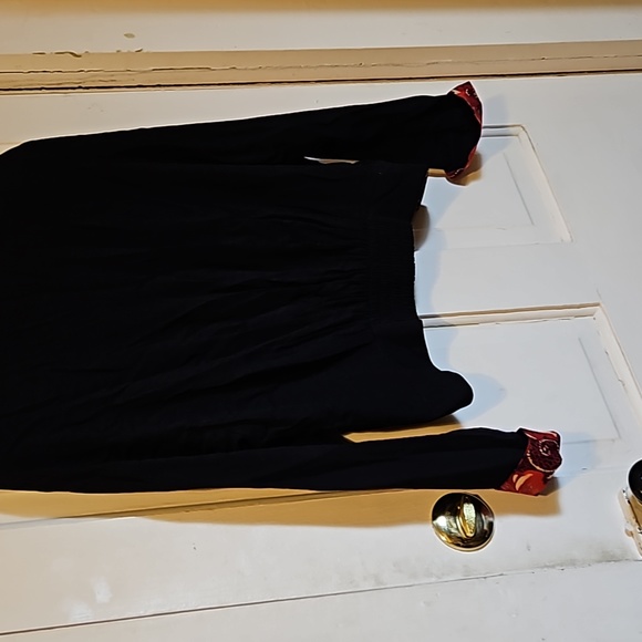 Carole Little ladies size 12 Blouses with beaded trim in black with red accents - Picture 6 of 7